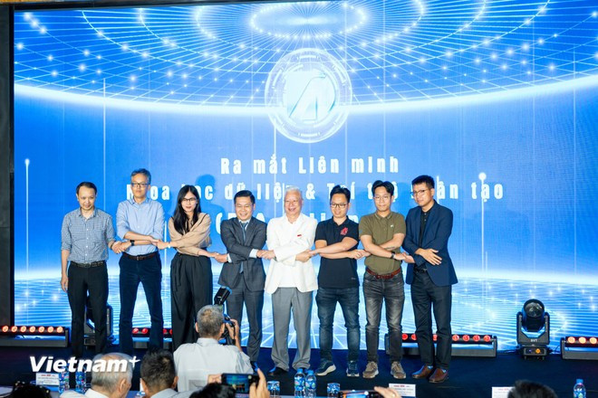 VnEconomy cũng chính thức công bố thành lập Liên minh Dữ liệu và Trí tuệ nhân tạo. (Ảnh: Minh Sơn/Vietnam+) VnEconomy cũng chính thức công bố thành lập Liên minh Dữ liệu và Trí tuệ nhân tạo. (Ảnh: Minh Sơn/Vietnam+)