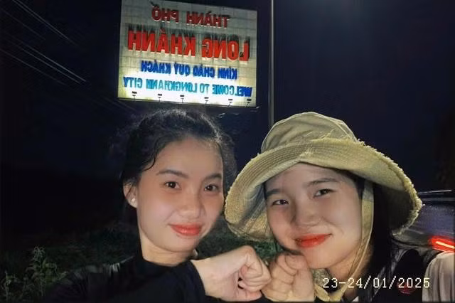 Nguyện và Nhi mất hơn 17 tiếng đồng hồ để đi bộ từ TP.HCM về nhà