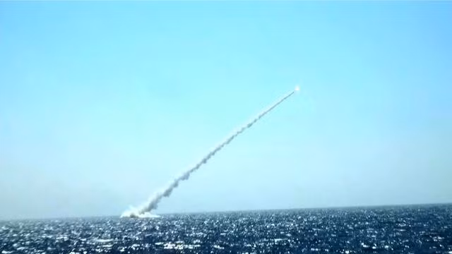 Tàu ngầm Lữ đoàn 189 thực hiện bắn tên lửa, tiêu diệt mục tiêu