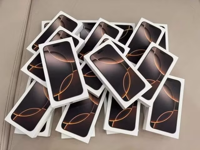 Một lô iPhone 16 Pro Max tại Việt Nam