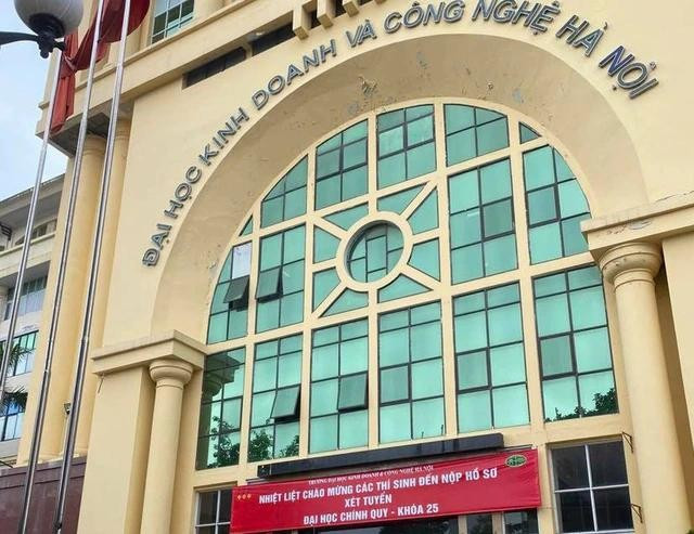 Đào tạo "chui" văn bằng 2, Trường ĐH Kinh doanh và công nghệ Hà Nội nói cả hệ thống bị một cá nhân… lôi kéo Đào tạo "chui" văn bằng 2, Trường ĐH Kinh doanh và công nghệ Hà Nội nói cả hệ thống bị một cá nhân… lôi kéo