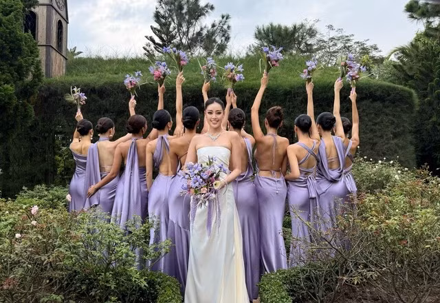 Bức ảnh của Khánh Vân nhận về hơn 68.000 lượt thích chỉ sau vài giờ đăng tải. Nhiều người hào hứng đoán danh tính dàn phù dâu của người đẹp sinh năm 1995