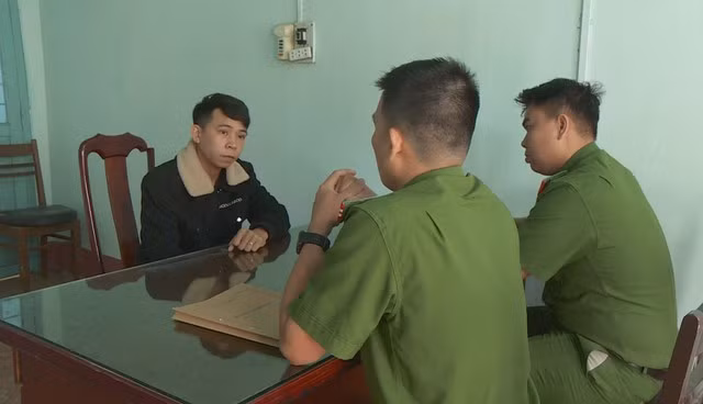 Lương Đình Đệ tại cơ quan công an