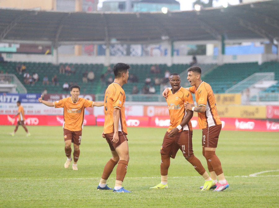 Hoàng Anh Gia Lai đã đến gần hơn với chiếc vé trụ hạng tại V.League 2024/2025. Ảnh: L.V.N hagl-da-nam-1-tay-den-chiec-ve-tru-hang-anh-van-ngoc.jpg
