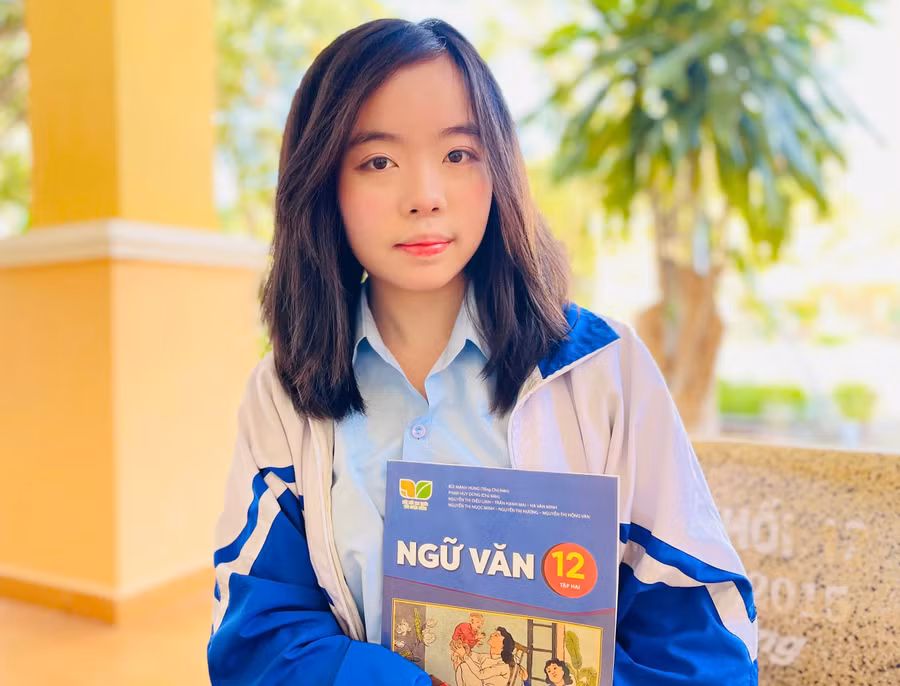 nguyen-ngoc-huong-giang-lop-12c1-truong-thpt-chuyen-hung-vuong-tp-pleiku-dat-giai-nhi-mon-ngu-van-anh-td.jpg