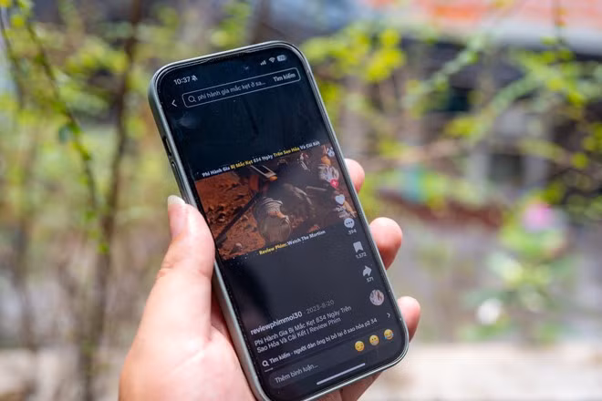 Video tóm tắt phim tràn lan trên các nền tảng mạng xã hội, đặc biệt là TikTok. (Ảnh: Minh Sơn/Vietnam+)