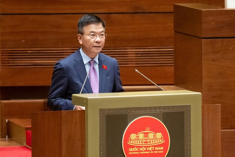 Phó Thủ tướng Lê Thành Long trình bày tờ trình Dự án Luật Khoa học, công nghệ và đổi mới sáng tạo. Ảnh Phạm Thắng. Nguồn NLĐO pho-thu-tuong-le-thanh-long-trinh-bay-to-trinh-du-an-luat-khoa-hoc-cong-nghe-va-doi-moi-sang-tao-anh-pham-thang-nguon-nldo.jpg