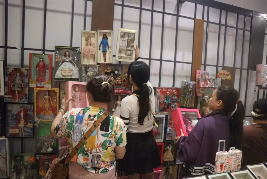 Người lớn cũng thích đồ chơi không kém gì trẻ em