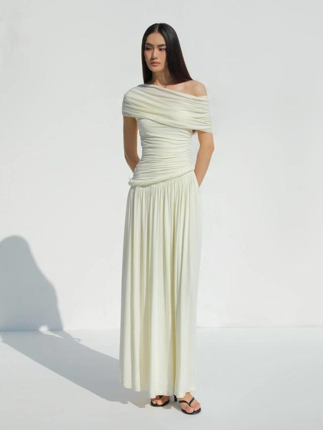 Không chỉ mang đến cảm giác tươi sáng dễ chịu, trang phục màu sắc dịu nhẹ còn giúp tâm trạng của người mặc được cân bằng hơn, ít chịu tác động từ nhiệt độ và cảnh quan bên ngoài