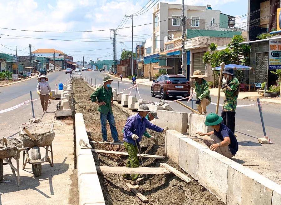 thi-cong-dai-phan-cach-duong-le-dai-hanh-tp-pleiku-anh-ha-duy.jpg