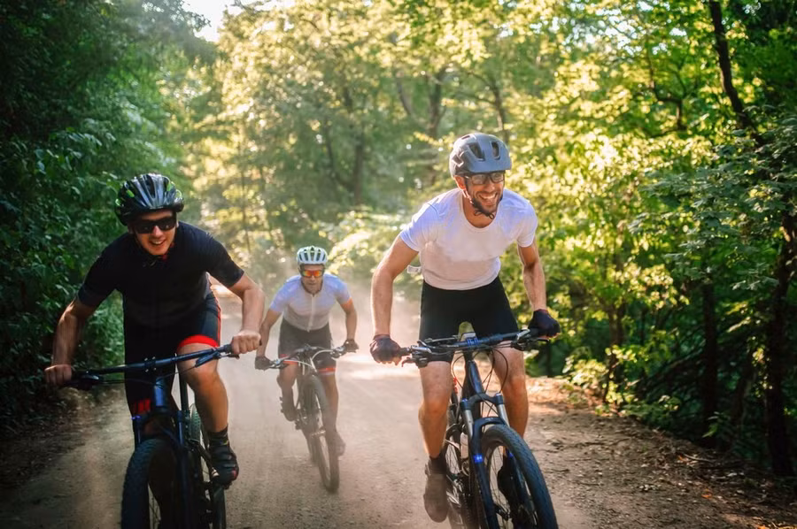 "Kỳ nghỉ dưỡng chỉ dành cho phái mạnh" tập trung vào rèn luyện sức khỏe và phát triển bản thân được dự đoán sẽ trở nên phổ biến hơn trong năm 2025. (Ảnh: CTV/Vietnam+)