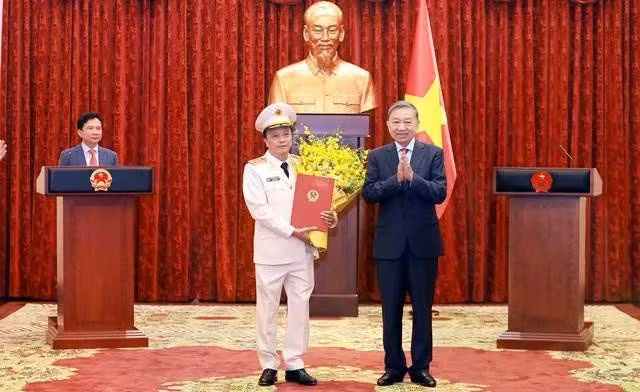 Tổng Bí thư, Chủ tịch nước Tô Lâm trao quyết định thăng cấp bậc hàm đối với Thứ trưởng Đặng Hồng Đức
