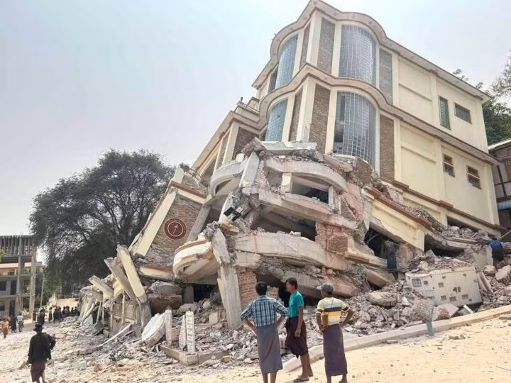 Một số tòa nhà bị hư hại do trận động đất xảy ra ở Myanmar vào chiều ngày 28-3. Ảnh: GNLM.