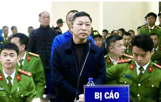 Cựu đại biểu Quốc hội Lưu Bình Nhưỡng tại phiên tòa sơ thẩm Cựu đại biểu Quốc hội Lưu Bình Nhưỡng tại phiên tòa sơ thẩm