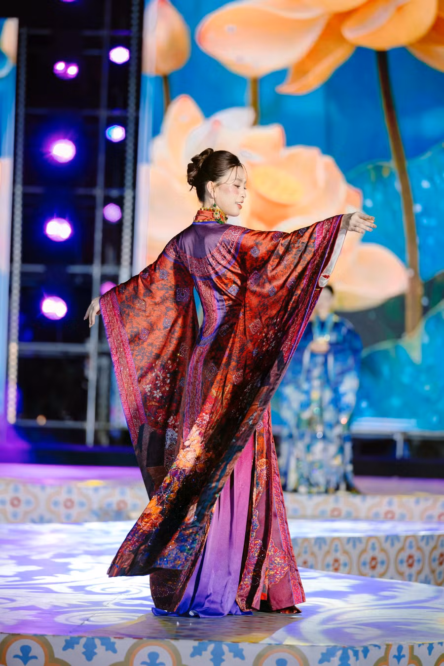 Tiểu Vy được các nhà thiết kế "chọn mặt gửi vàng" cho nhiều show diễn thời trang