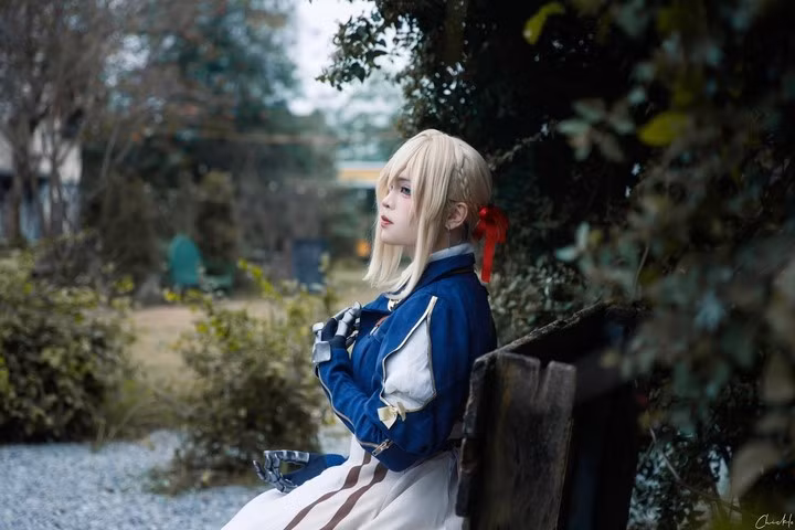 Thuận học thêm về nghệ thuật nhiếp ảnh để cho ra những album hóa trang cầu kỳ.