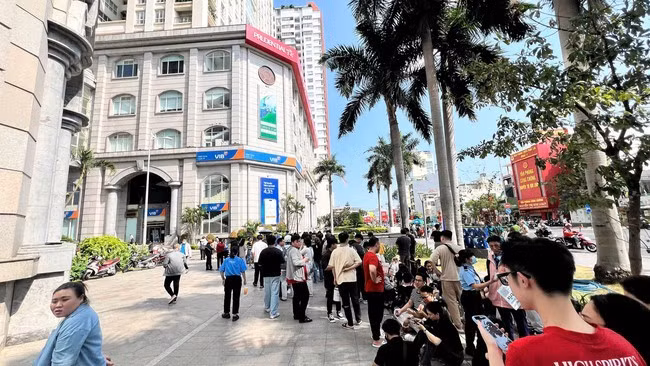 Người dân TP HCM hoang mang do động đất.