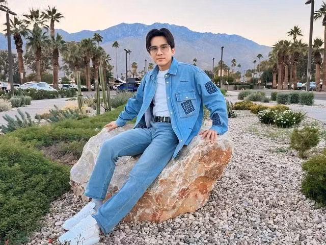 Đan Trường là một trong những ca sĩ chăm chỉ ra sản phẩm âm nhạc