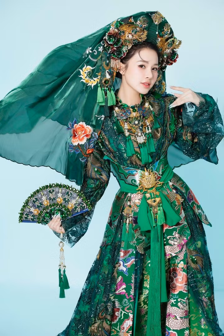 Trang phục dân tộc Đỗ Hà Trang đem tới cuộc thi.