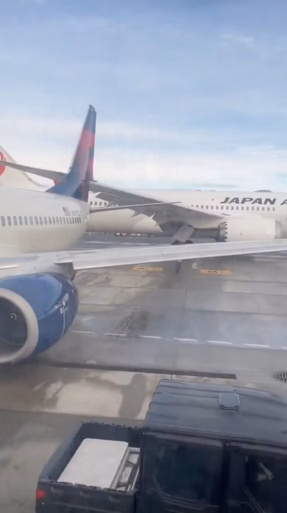 Không ai bị thương trong vụ va chạm. Ảnh: X