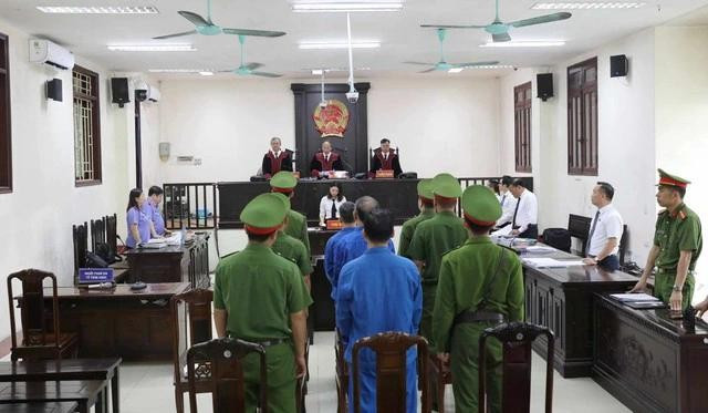 Phiên tòa xét xử phúc thẩm 2 cựu đại biểu Quốc hội Lưu Bình Nhưỡng và Lê Thanh Vân Phiên tòa xét xử phúc thẩm 2 cựu đại biểu Quốc hội Lưu Bình Nhưỡng và Lê Thanh Vân