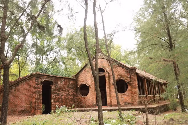 Hạng mục của Dự án Aquatica - Cua Viet Beach and Resort ở huyện Gio Linh (Quảng Trị) bị bỏ hoang nhiều năm. (Ảnh: Nguyên Lý/TTXVN)