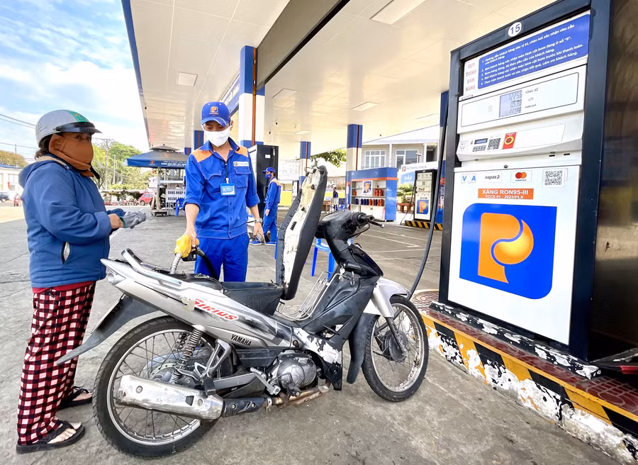 Các DN xăng dầu đang chủ động chuẩn bị hạ tầng và điều kiện cần thiết nhằm đưa nhiên liệu sinh học ra thị trường đúng thời gian quy định. Ảnh: V.T