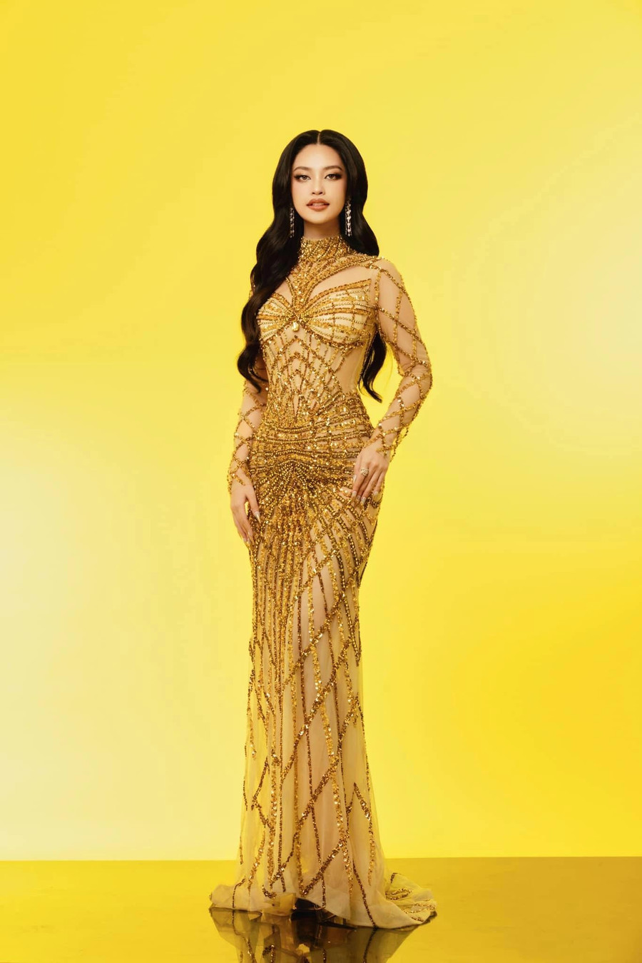 “Với tôi, danh hiệu không phải là điểm dừng mà là động lực để tiếp tục phát triển. Tôi không muốn tự mãn với những gì đã đạt được mà luôn trau dồi bản thân, rèn luyện để không bị tụt hậu. Mỗi cuộc thi cũng là một hành trình mới, một cơ hội để thử thách và bước ra khỏi vùng an toàn của chính mình”, cô chia sẻ “Với tôi, danh hiệu không phải là điểm dừng mà là động lực để tiếp tục phát triển. Tôi không muốn tự mãn với những gì đã đạt được mà luôn trau dồi bản thân, rèn luyện để không bị tụt hậu. Mỗi cuộc thi cũng là một hành trình mới, một cơ hội để thử thách và bước ra khỏi vùng an toàn của chính mình”, cô chia sẻ