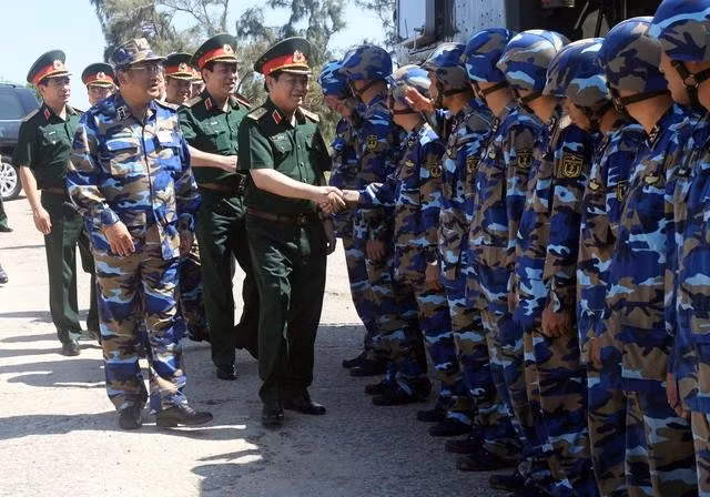 Thủ trưởng Bộ Quốc phòng kiểm tra công tác sẵn sàng chiến đấu của bộ đội tên lửa phòng thủ bờ biển, tháng 6.2017