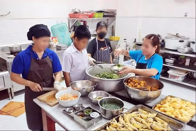 Các “mẹ” ở đây đều thương các em như con