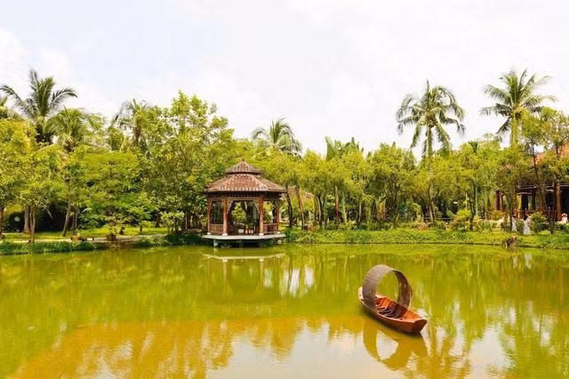 Không gian tại Bảo tàng Áo dài có nhiều cây xanh