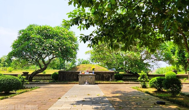 Lăng mộ vua Lê Túc Tông tại xã Kiên Thọ, huyện Ngọc Lặc, tỉnh Thanh Hóa Lăng mộ vua Lê Túc Tông tại xã Kiên Thọ, huyện Ngọc Lặc, tỉnh Thanh Hóa