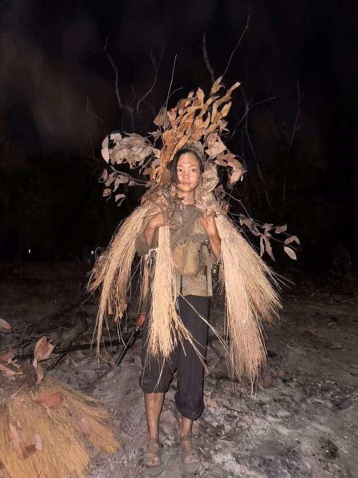 Khánh Ly vào vai Cấm - con gái của thủ lĩnh du kích Bảy Theo (Thái Hòa thủ vai) trong "Địa đạo: Mặt trời trong bóng tối".