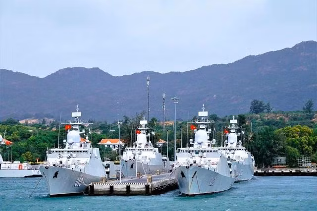 Đội tàu hộ vệ tên lửa Gepard trực chiến đấu