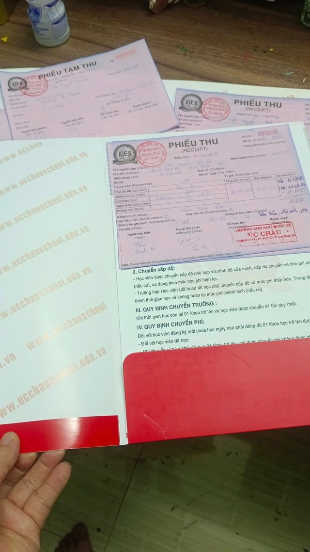 Nhiều phụ huynh đã đóng học phí rất lớn cho trung tâm tiếng Anh này Nhiều phụ huynh đã đóng học phí rất lớn cho trung tâm tiếng Anh này
