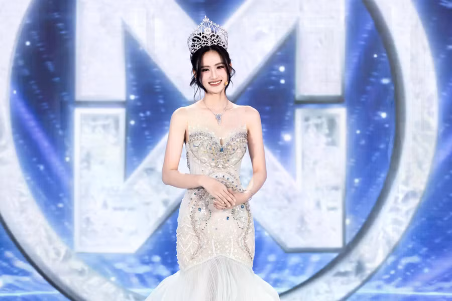 Ý Nhi cho biết cô tạm gác việc du học ở Úc để tập trung cho cuộc thi Miss World sắp tới