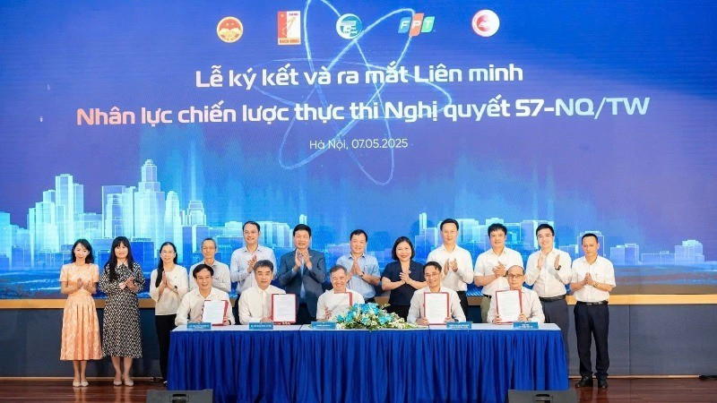 Ngày 7/5/2025, tại Hà Nội, Liên minh đào tạo nhằm xây dựng lực lượng nhân sự chiến lược cho việc triển khai Nghị quyết số 57-NQ/TW của Bộ Chính trị chính thức được thành lập. (Ảnh: BTC) Ngày 7/5/2025, tại Hà Nội, Liên minh đào tạo nhằm xây dựng lực lượng nhân sự chiến lược cho việc triển khai Nghị quyết số 57-NQ/TW của Bộ Chính trị chính thức được thành lập. (Ảnh: BTC)