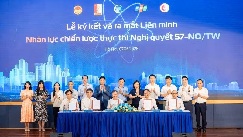 Ngày 7/5/2025, tại Hà Nội, Liên minh đào tạo nhằm xây dựng lực lượng nhân sự chiến lược cho việc triển khai Nghị quyết số 57-NQ/TW của Bộ Chính trị chính thức được thành lập. (Ảnh: BTC)