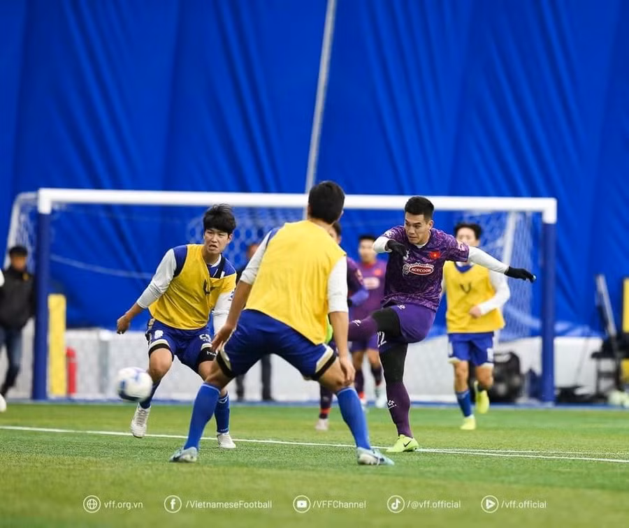 Tiến Linh ghi bàn