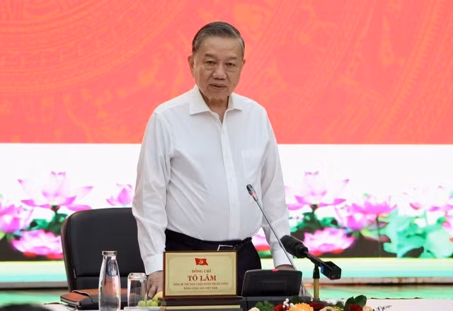 Tổng Bí thư Tô Lâm phát biểu chỉ đạo tại buổi làm việc với Ban Thường vụ Thành ủy Đà Nẵng và Ban Thường vụ tỉnh Quảng Nam. Ảnh: VGP