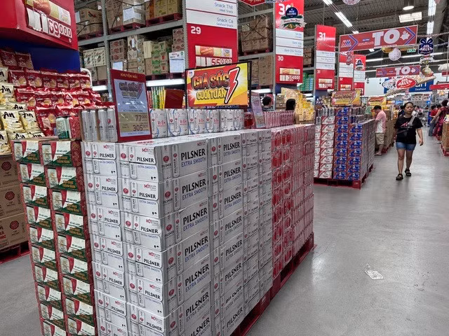 Bia Tết bày bán tại các siêu thị, trung tâm thương mại