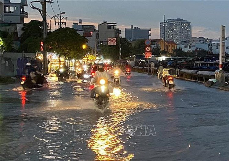 Tây Nguyên và Nam Bộ có mưa dông vào chiều tối. Ảnh: TTXVN phát Tây Nguyên và Nam Bộ có mưa dông vào chiều tối. Ảnh: TTXVN phát