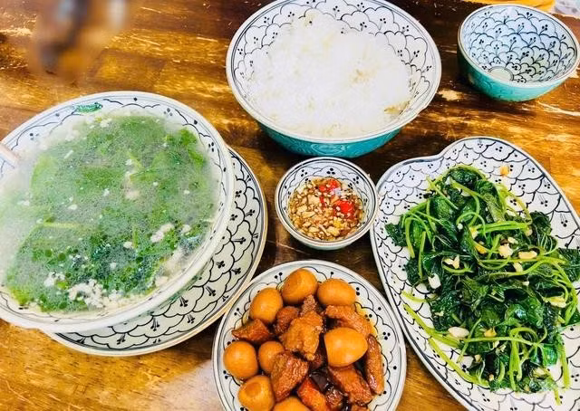 Tốc độ trao đổi chất, khả năng hấp thu dinh dưỡng cũng là yếu tố ảnh hưởng đến cân nặng của một người