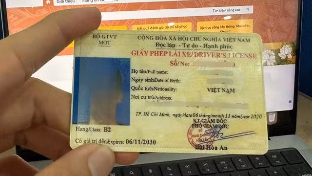 Người dân cần có bằng lái xe gốc nếu muốn đổi lại bằng lái theo quy định mới