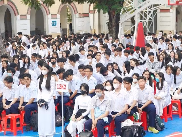 Nhiều ý kiến đang tranh luận về thời gian thi tốt nghiệp THPT