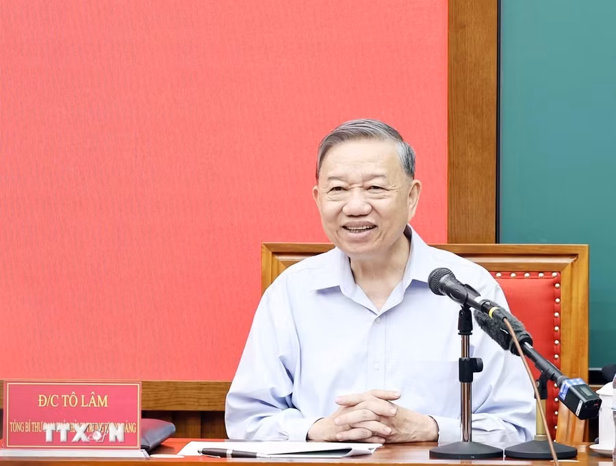 Tổng Bí thư Tô Lâm trao đổi với các học viên cán bộ quy hoạch Ủy viên Trung ương Đảng khóa 14 về kỷ nguyên mới, kỷ nguyên vươn mình của dân tộc. (Ảnh: Thống Nhất/TTXVN)