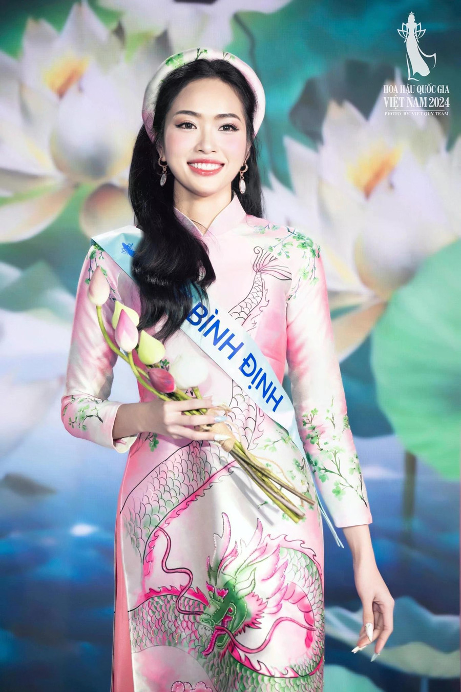 Người đẹp sinh năm 2000 sở hữu vóc dáng cân đối cùng kỹ năng trình diễn tự tin, cuốn hút. Ngoài thành tích Top 5 Người đẹp thời trang tại Hoa hậu Quốc gia Việt Nam, Thảo Vy còn được gọi tên vào Top 10 Người đẹp nữ công gia chánh, hạng mục Nấu ăn