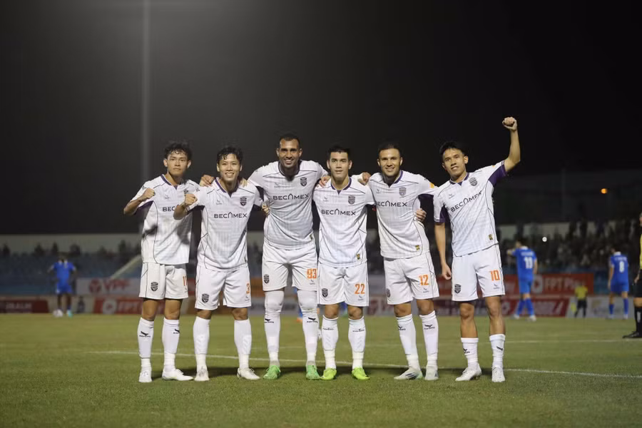 CLB Bình Dương vươn lên đứng 6 trên bảng xếp hạng