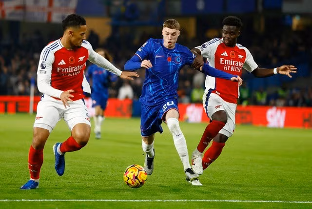 Cole Palmer chơi xông xáo trên hàng công Chelsea