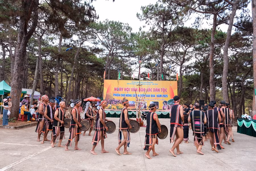 ngay-hoi-van-hoa-cac-dan-toc-huyen-dak-doa-la-dip-de-ton-vinh-van-hoa-ket-noi-cong-dong-cac-dan-toc.jpg